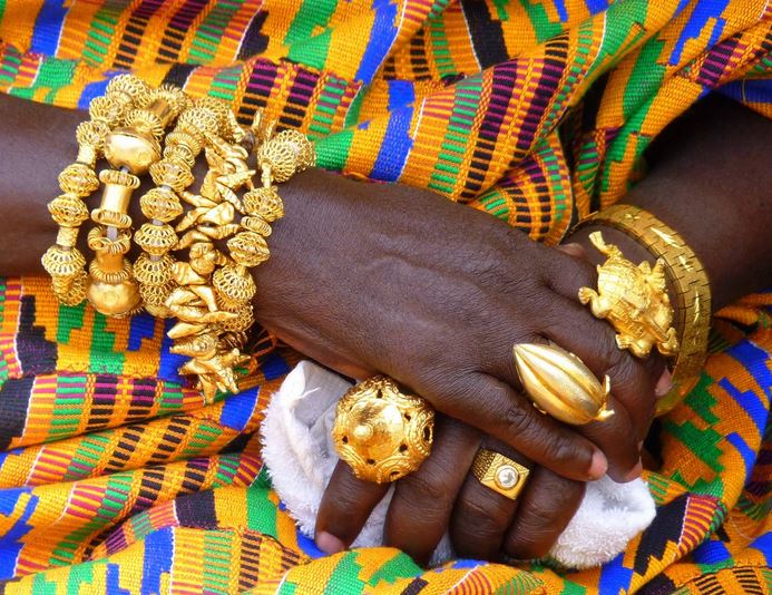 Ashanti-gold-rings-and-bracelets-Photo-Loco-moda